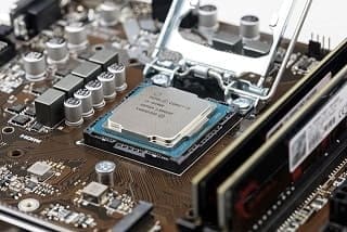 What are P-cores and E-cores in Intel CPUs
